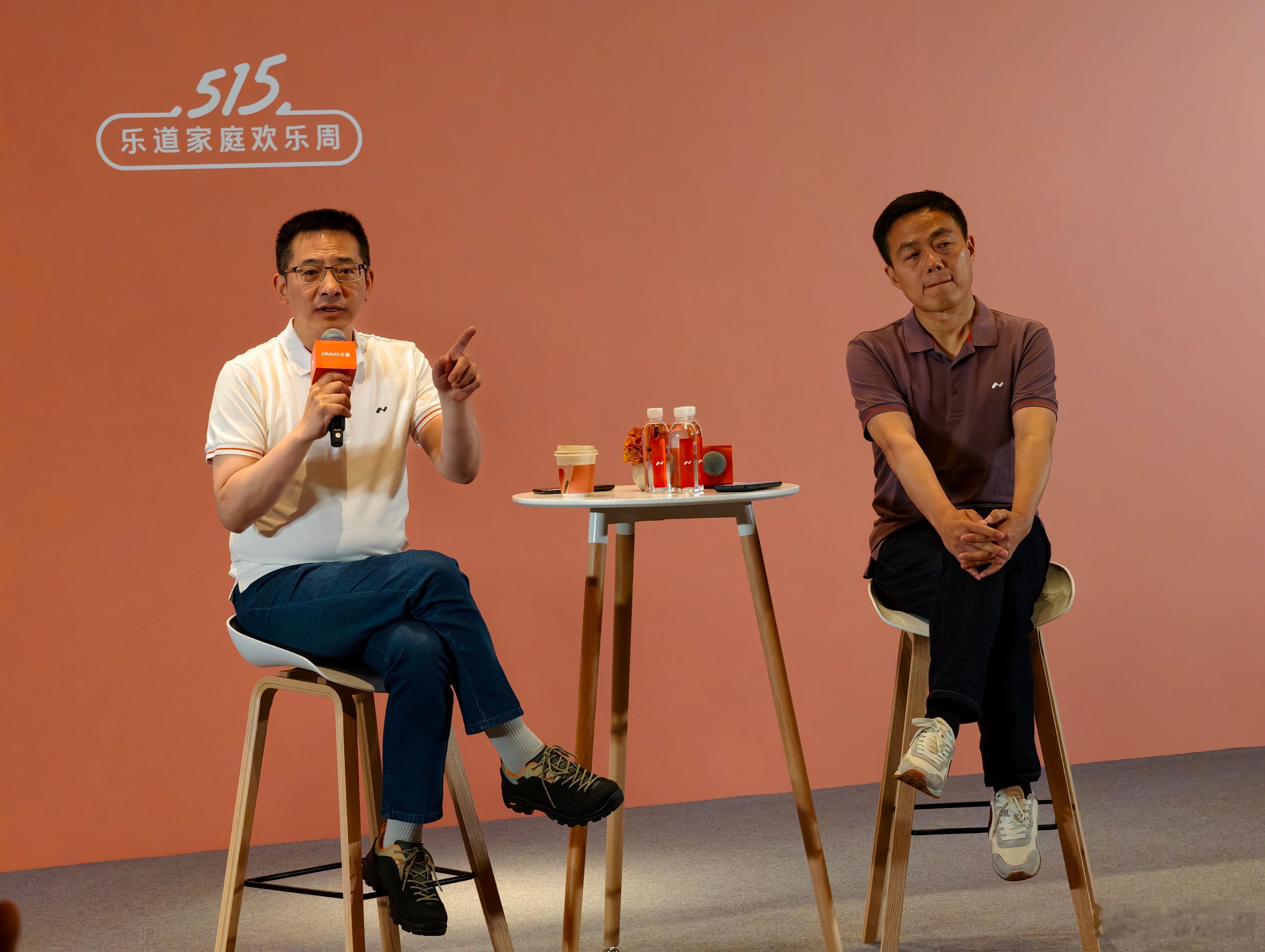 乐道汽车乐道l80双舱超级大五座乐道l80价格一步到位夯爆了 这是乐道L80上市