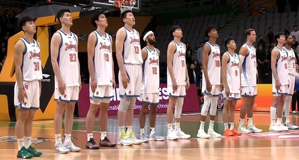 辽宁男篮这赛季外援换了八茬，换人名额都用完了！

别老骂教练乌戈了，这哪是战术问