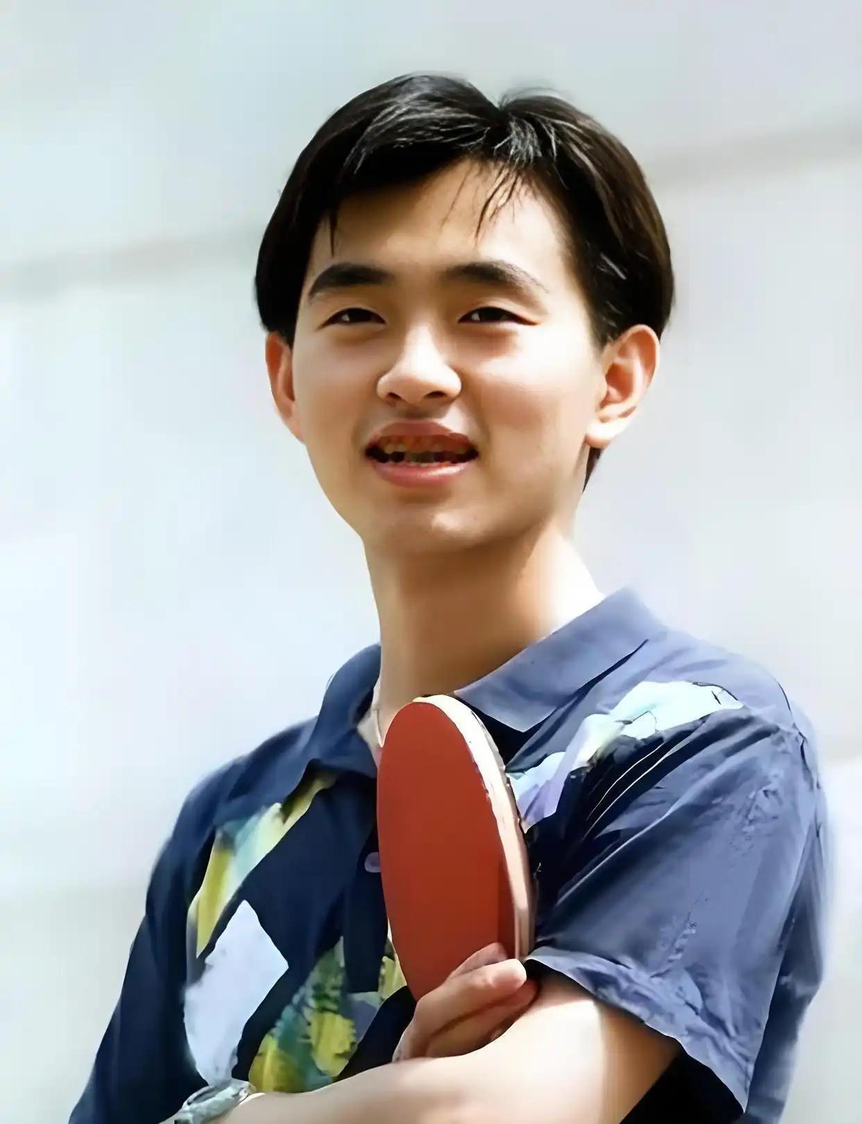 小小的我是如何被乒乓球吸引的本人当时只有5-6岁请看： 