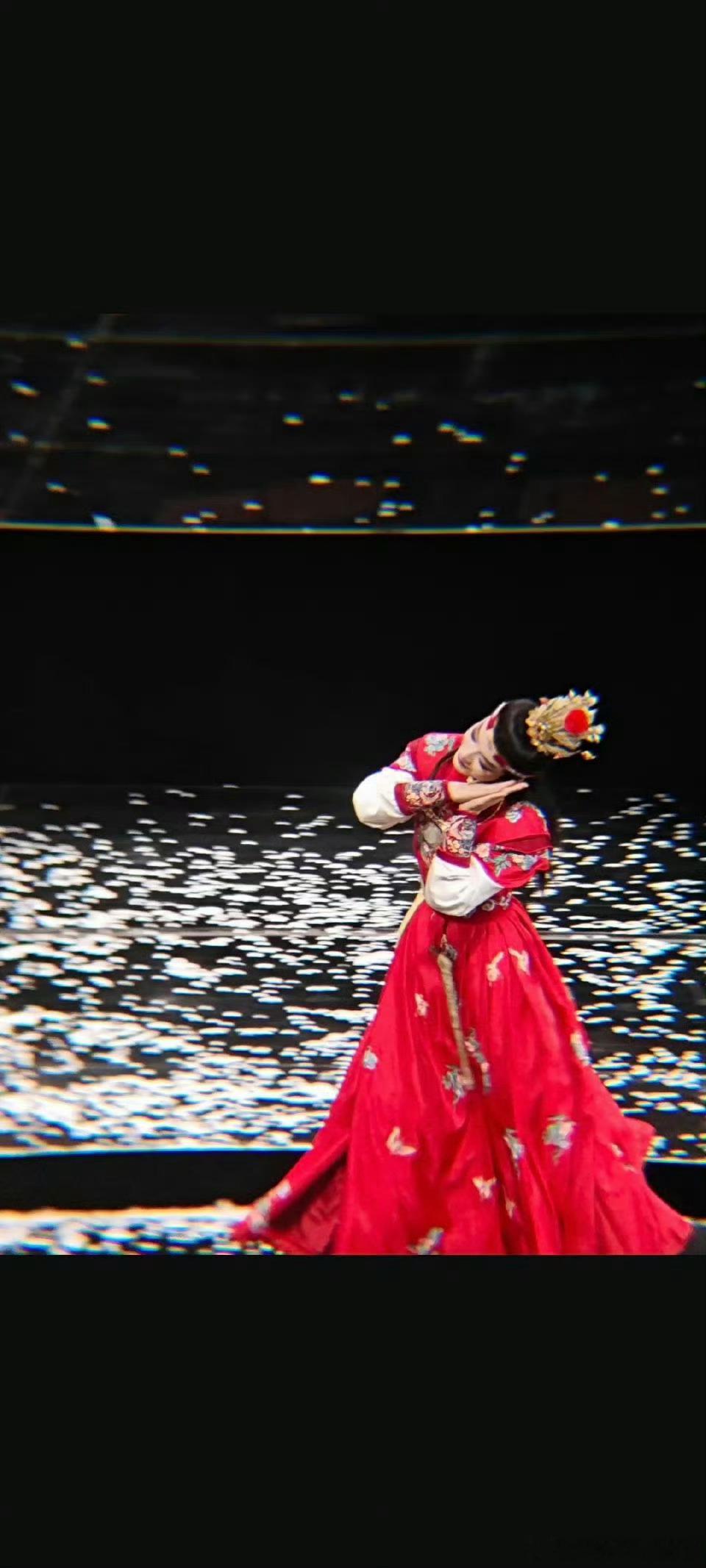 陈丽君亮相越剧春晚浙江卫视越剧春晚浙江卫视越剧春晚🔥陈丽君化身贾宝玉，携十二钗