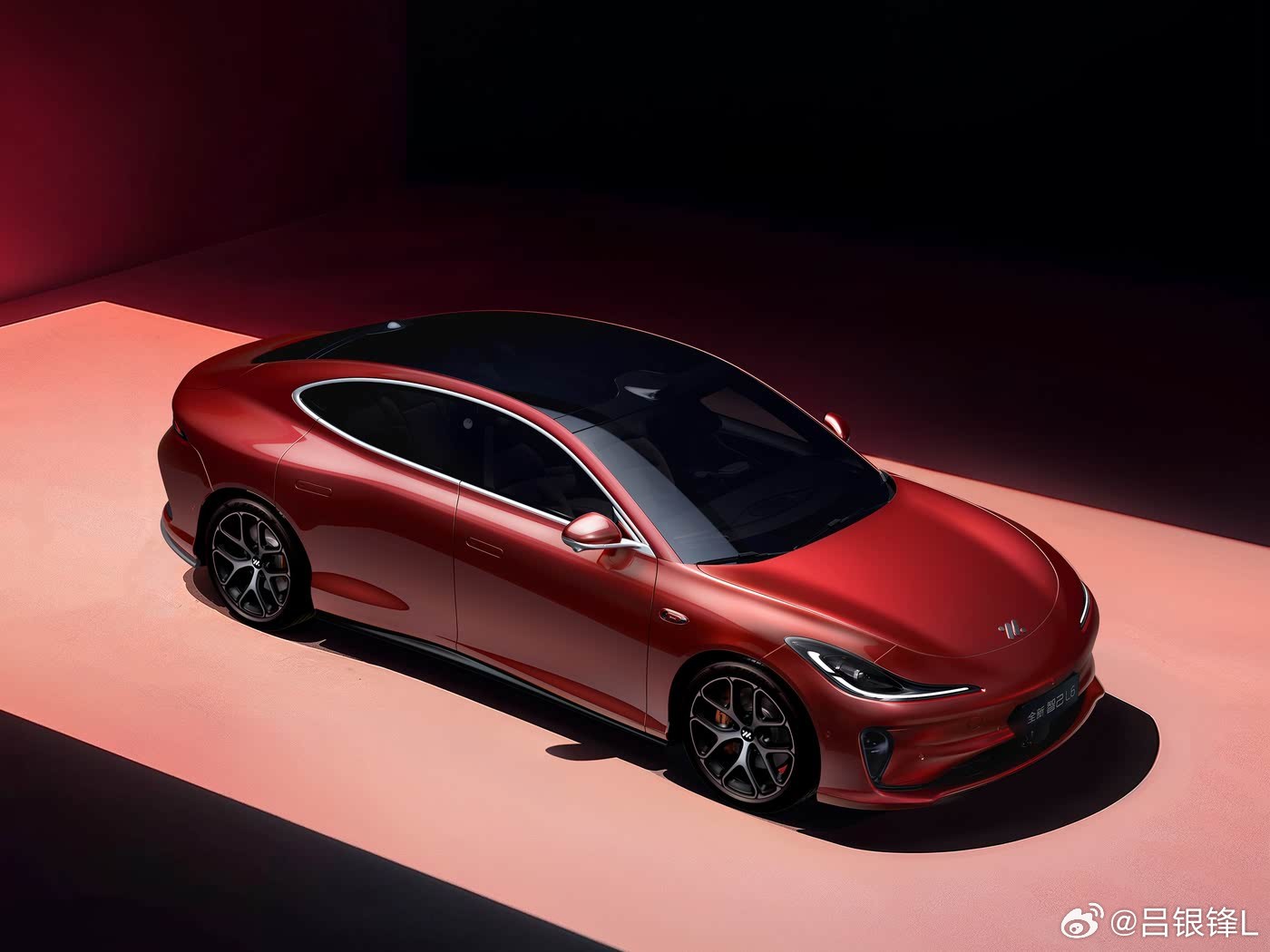 都市高定座驾登场~🚗800V超快充+四轮转向，全系标配800V高压平台，充电1