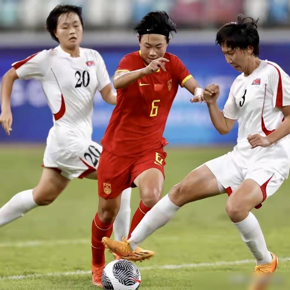 刚结束的亚洲杯半决赛，日本女足4-1大胜韩国，稳稳闯进决赛。
 
这哪是赢球，纯