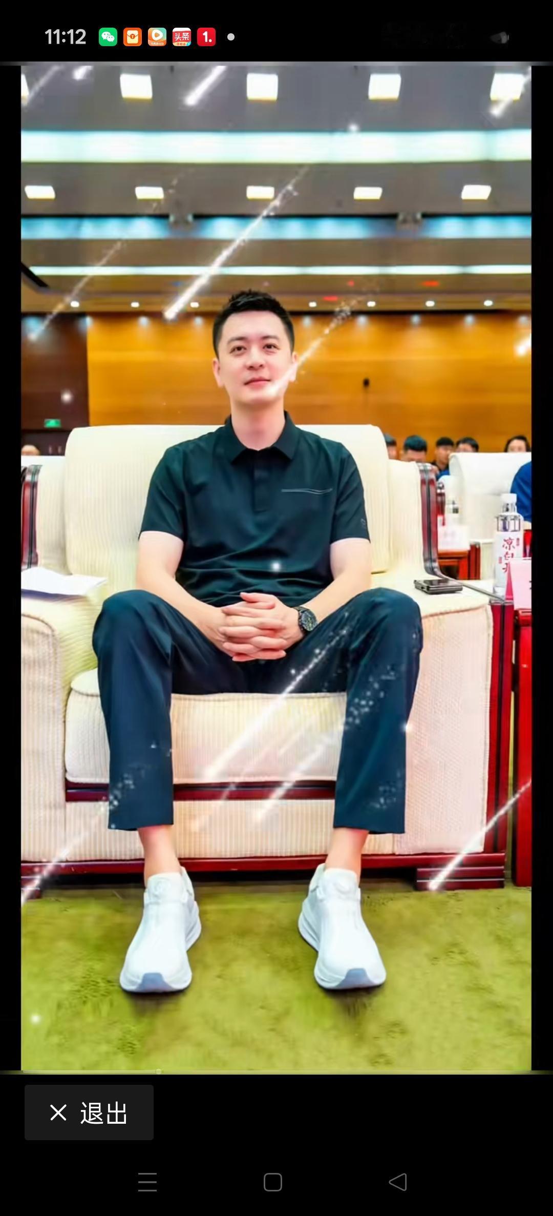 杨鸣指导以辽宁省篮球协会副会长的身份，亮相辽宁省城市篮球联赛。
杨鸣指导这是不当