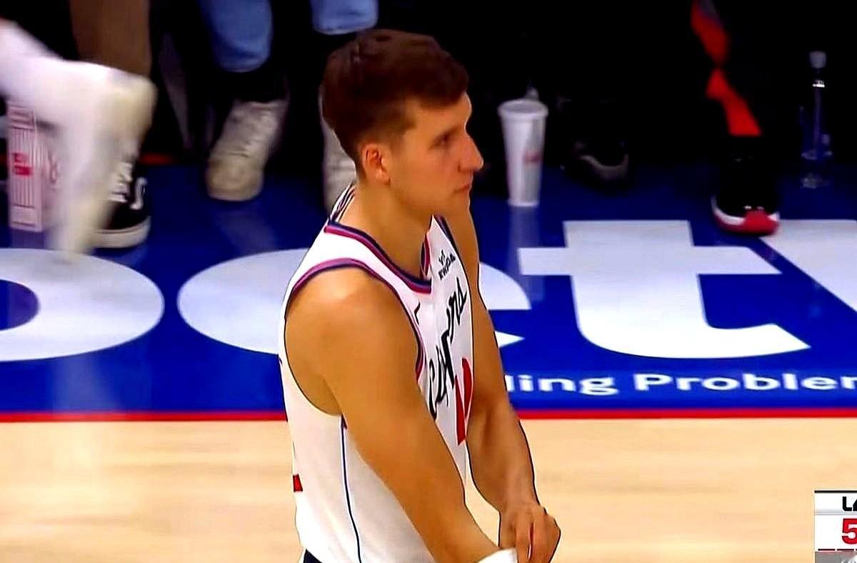 快船这球，已经没法看了。

哈登又回到了“一人运，四人看”的火箭模式。近5场比赛