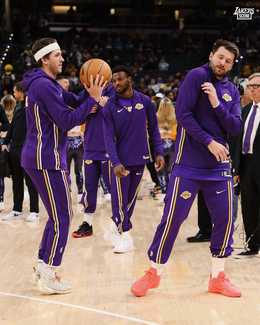 明日湖人伤病名单：马库斯-斯马特（右脚踝挫伤）和阿杜-蒂耶罗（左膝酸痛）将缺席比