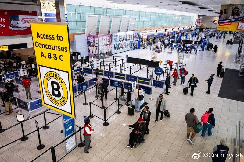 美国航管中心出现刺鼻化学气味 华盛顿周边四大机场一度停飞海外新鲜事 美国波托马克