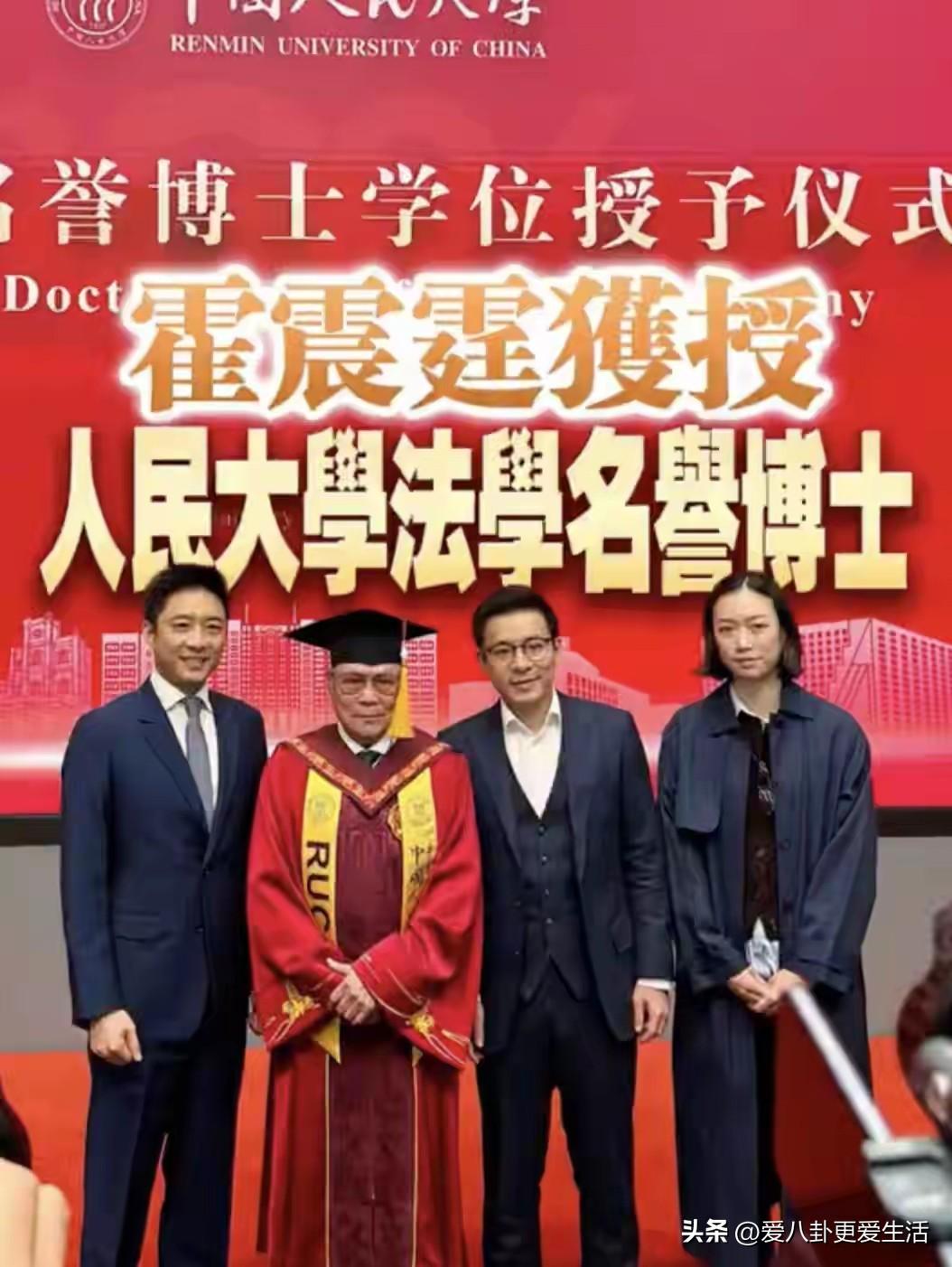 陪着霍震霆出席活动的又多了一个儿媳妇。
以前只要霍震霆出席活动，郭晶晶经常陪伴在