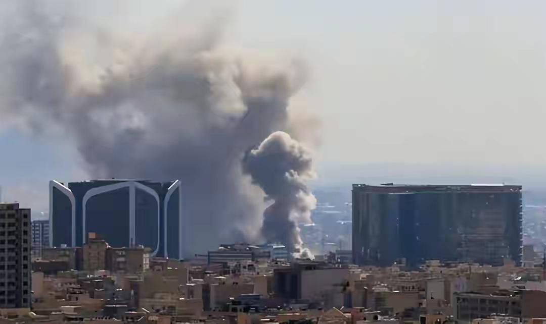 伊朗越打越猛，特朗普开始急了：要求中东5国美国人全撤离