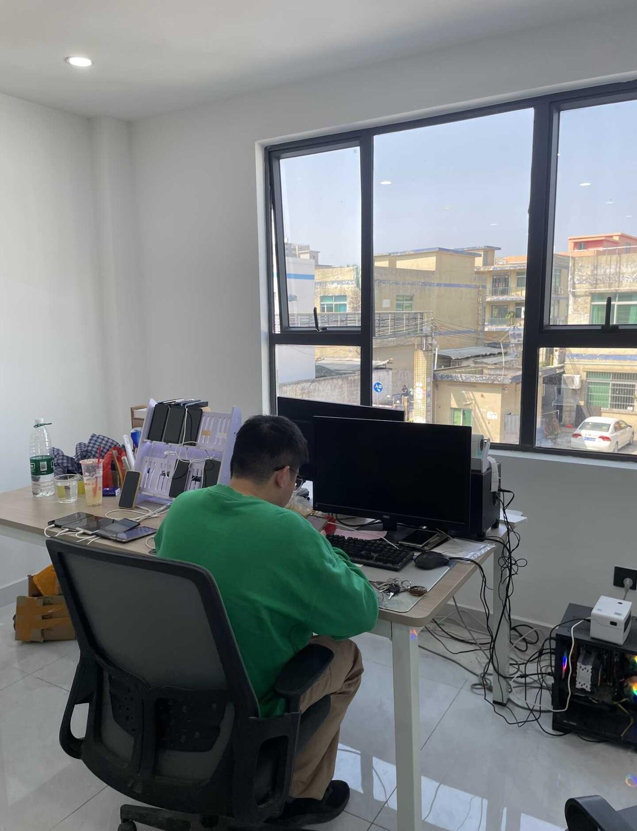 朋友创业笑死人了🤣，一个人就是一个公司
谁懂啊家人们！在广州龙归创业的朋友，把