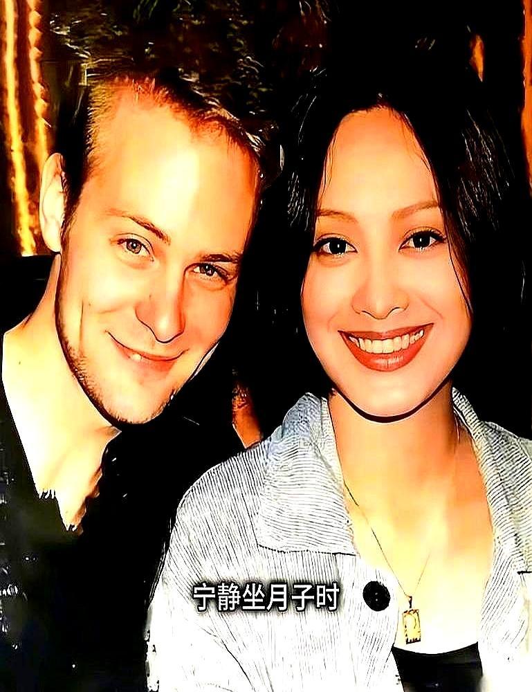 就因为答了三次“先救我妈”，27岁大小伙直接被女友甩了。
 
这事是宁静最近在综