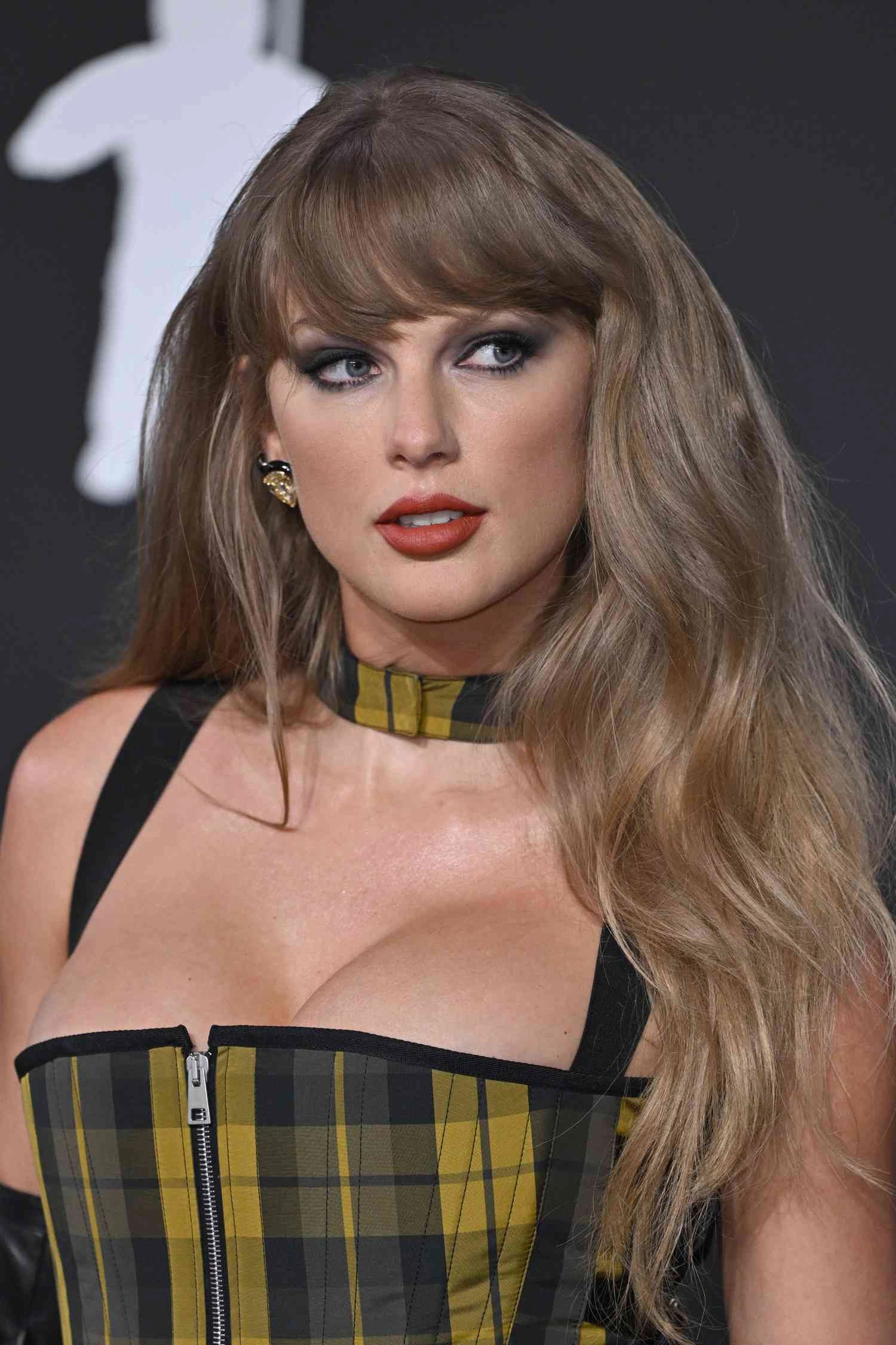 Taylor Swift 日前在 𝗧𝗶𝗸𝗧𝗼𝗸 申请禁止特朗普使用自