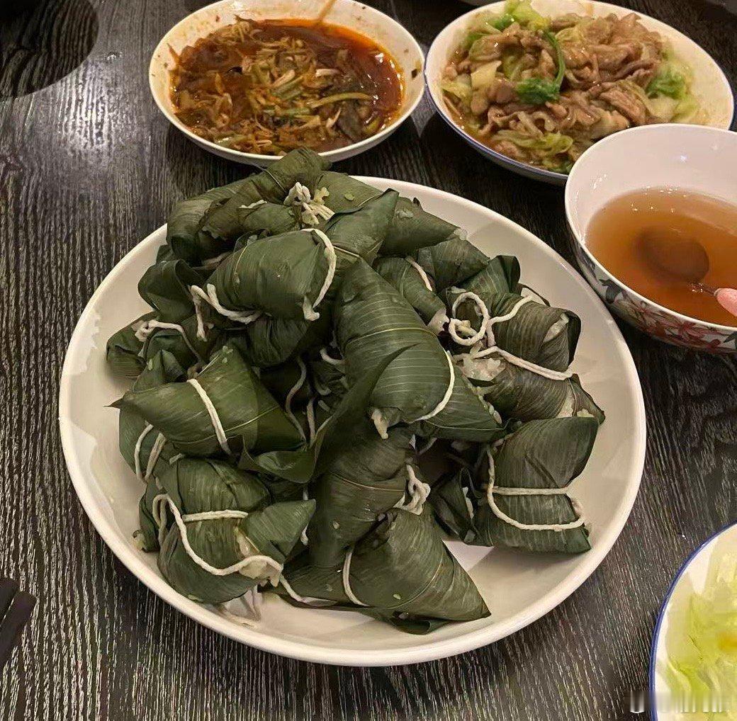 我爸飞快包了几十个粽子，咋吃得完？端午快乐 