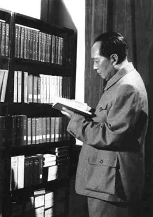 1975年毛主席谈《资治通鉴》：任何国家都是一样，你上面敢胡来，下面凭什么老老实