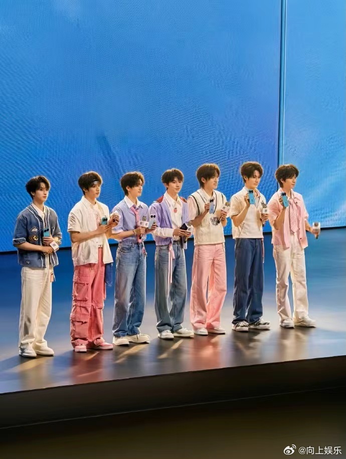 时代少年团手绘彩蛋时代少年团的画风 时代少年团手绘彩蛋，每个人的风格都不一样，谁