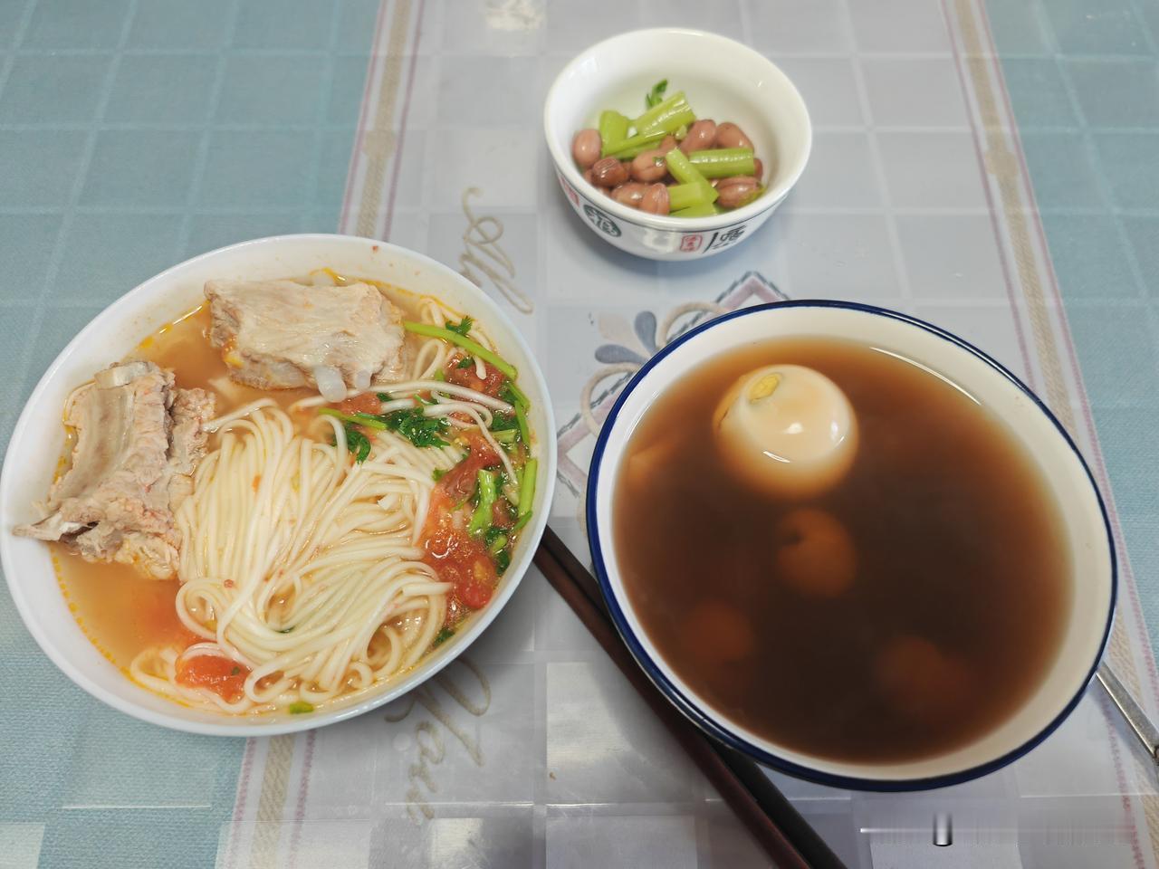 早餐吃什么？
最近，老公一直在家吃早饭，我是乐此不疲，全力以赴的为他服务。

早