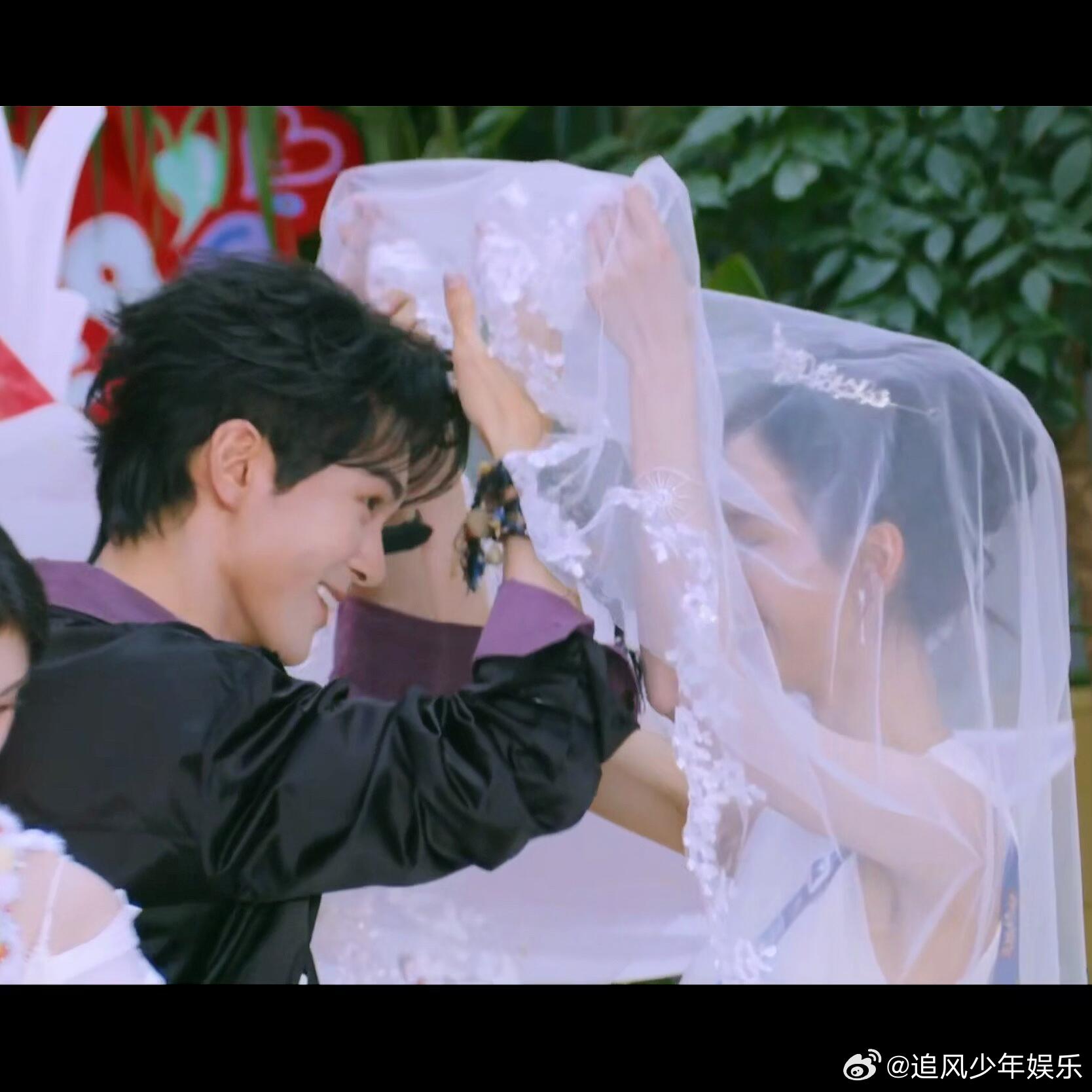 陈都灵有双发现美的眼睛陈都灵好爱夸人一个嘟嘟陈都灵自带温柔气场，和同行互动时从不