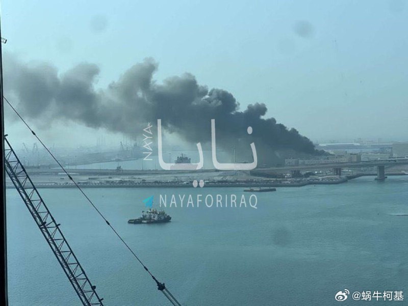 阿联酋阿布扎比的法国海军基地在遭到导弹和无人机袭击后起火燃烧。来源：نايا -