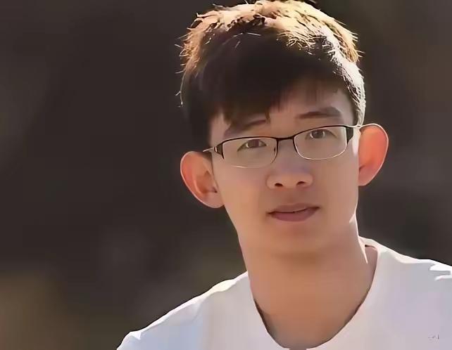 北大“学霸”刘嘉森一语惊人！他说：“我的同学里，父母有钱有势的大有人在，父母是博