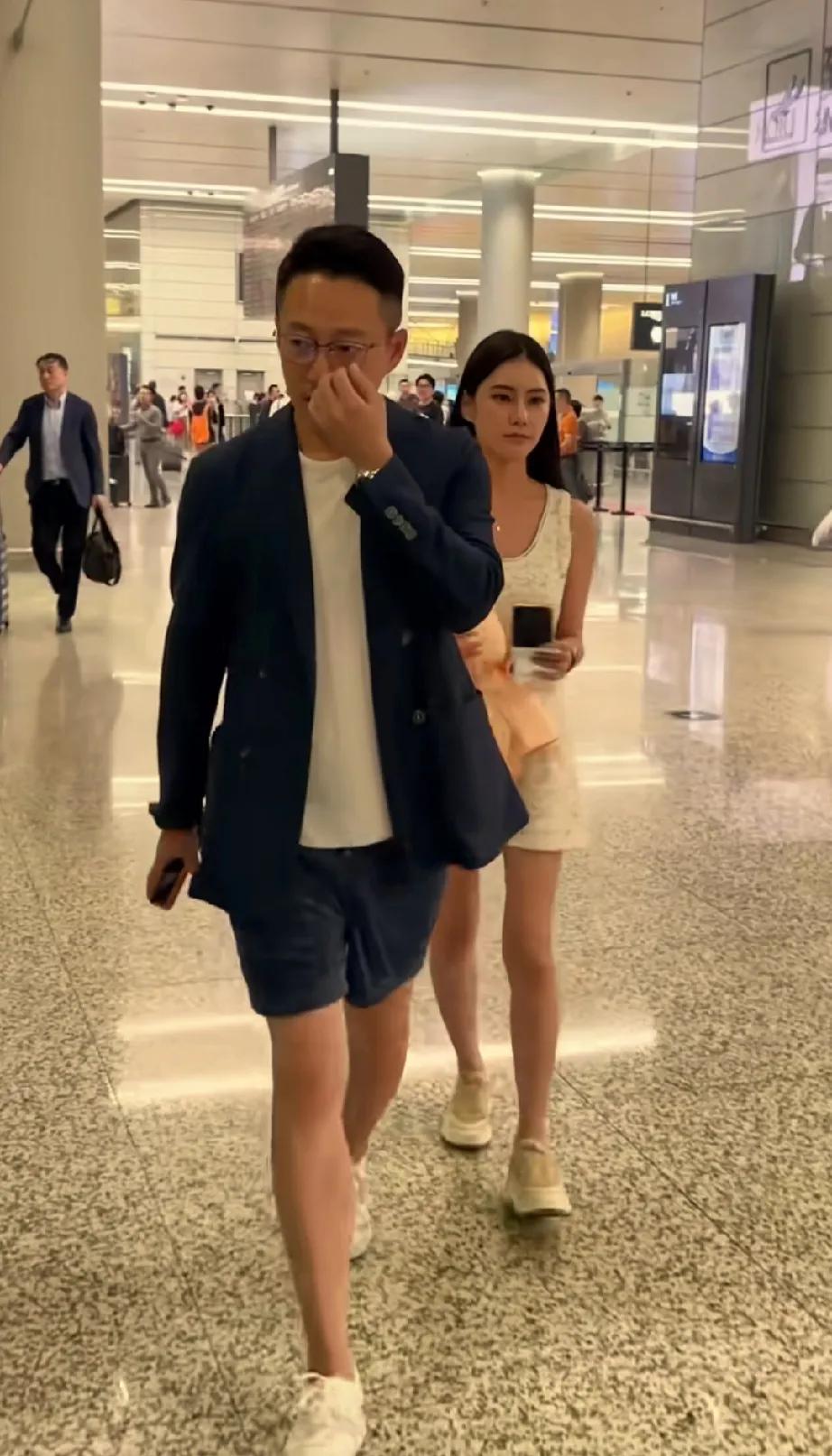 马筱梅怎么有点像他前丈母娘 黄春梅
说实话、他的所有前任最好看还是张雨琦
自从有