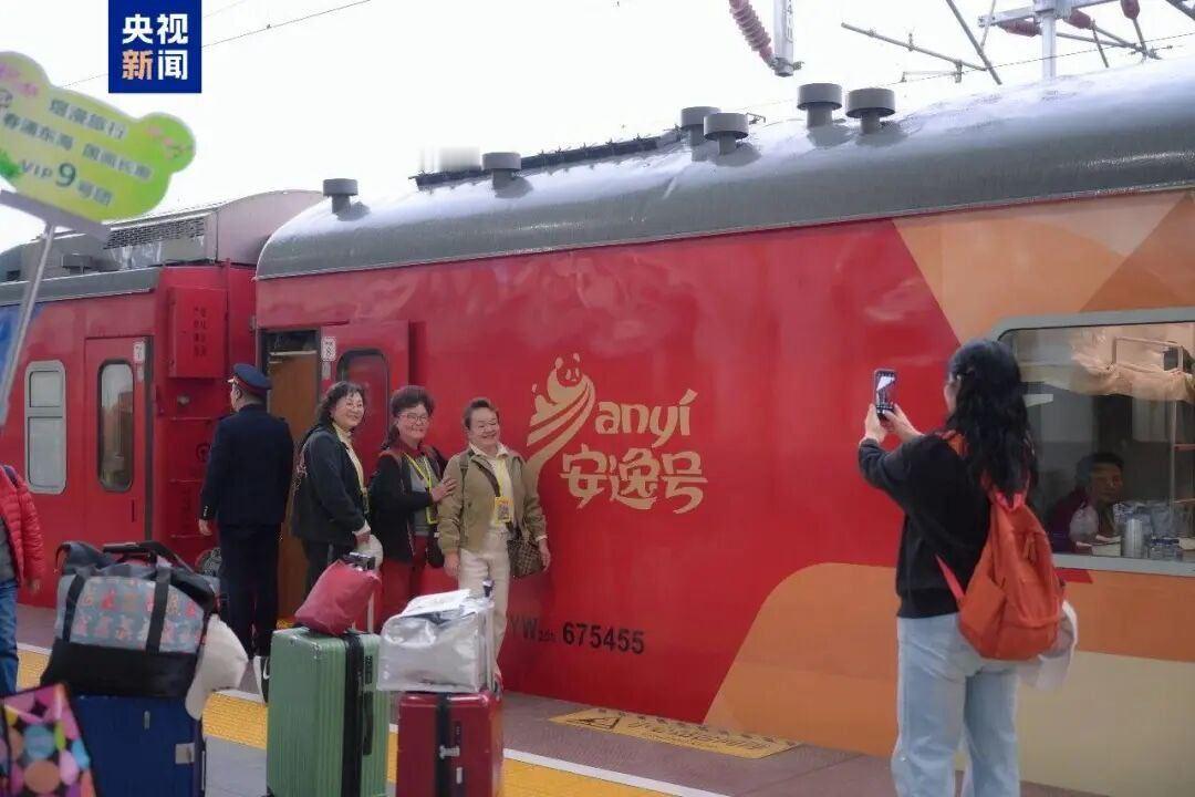 国铁集团推出一批旅游惠民服务新举措，包括12306“酒店住宿”专区优惠券，“餐饮