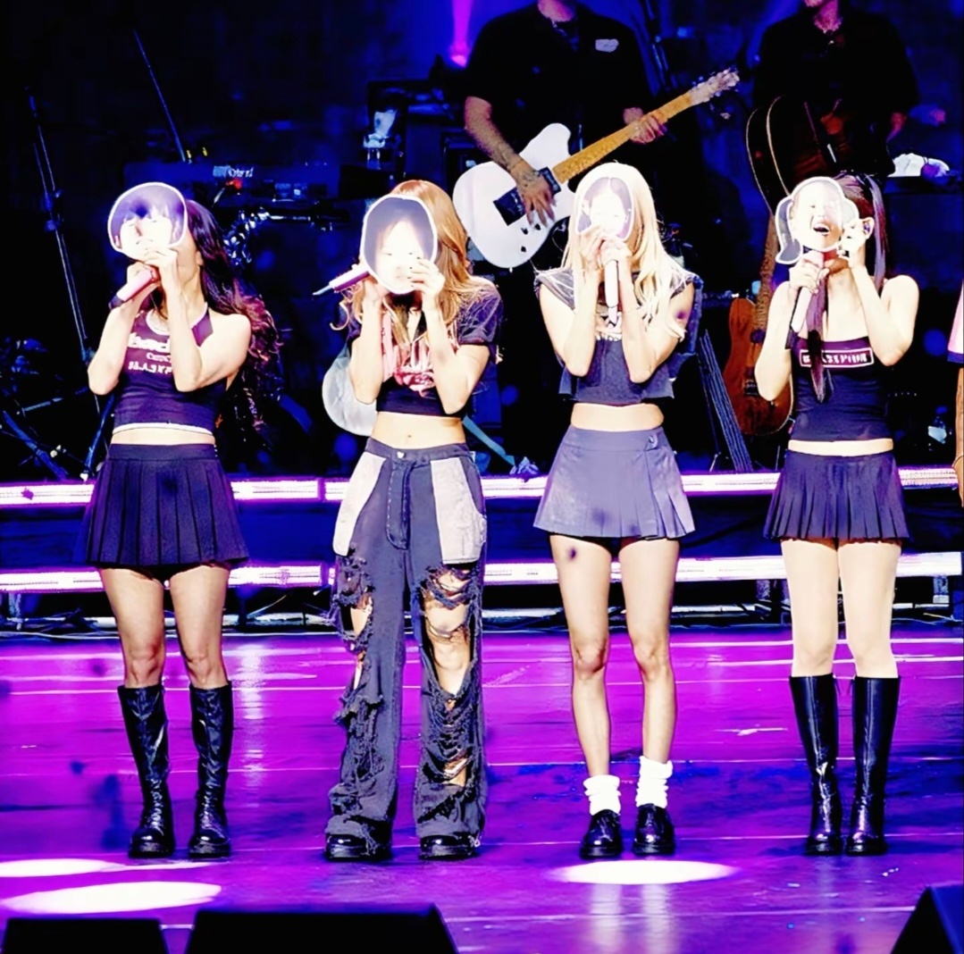 墨姐line身材管理远不如妹line吧