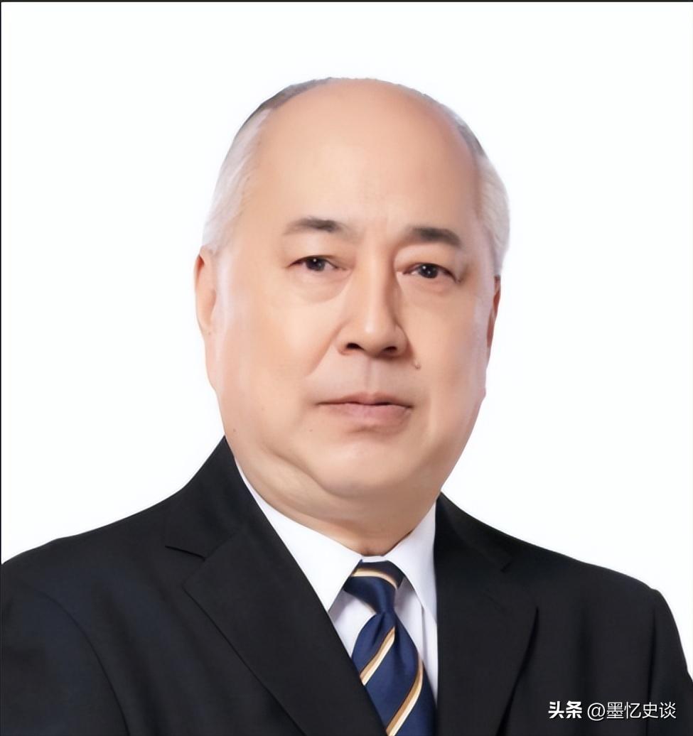 钱学森的儿子钱永刚，一生中两次辍学，初中数学考30分，高中没念完就另谋出路，而父