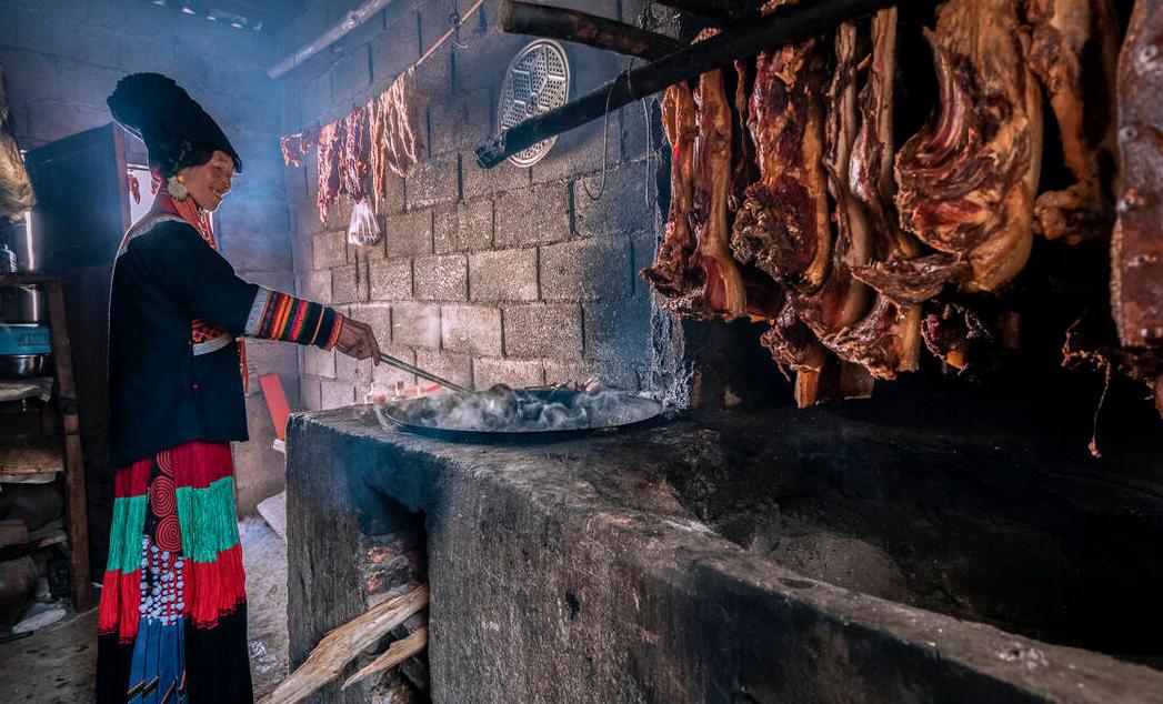 3天前到四川泸州，朋友拿了瓶白酒说：“今天喝‘单碗’，别耍小聪明啊！”听得我一脸