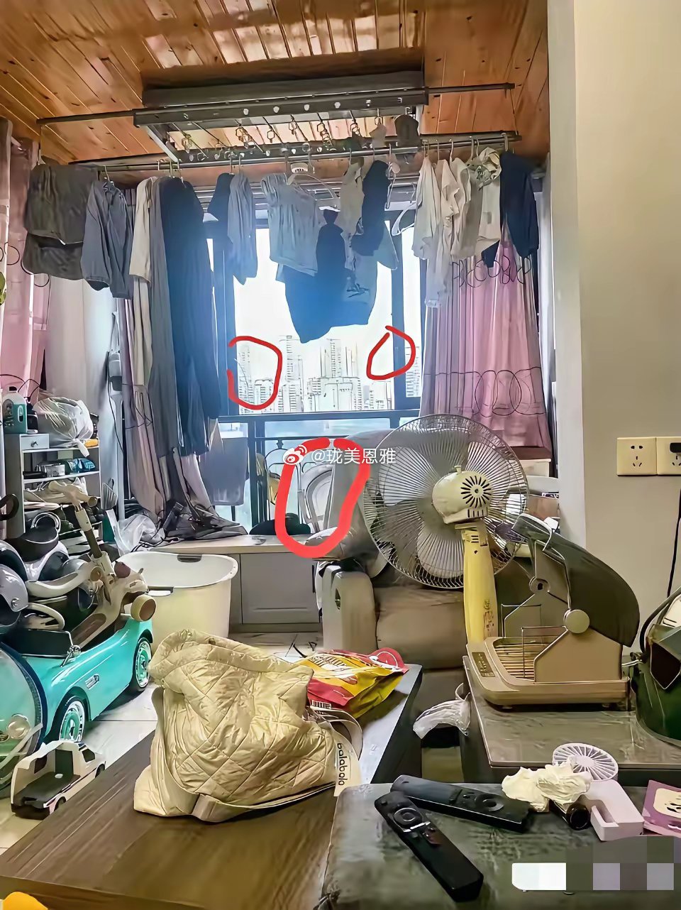 重庆坠楼宝宝的家一眼望不到边，处处是危险 ​​​