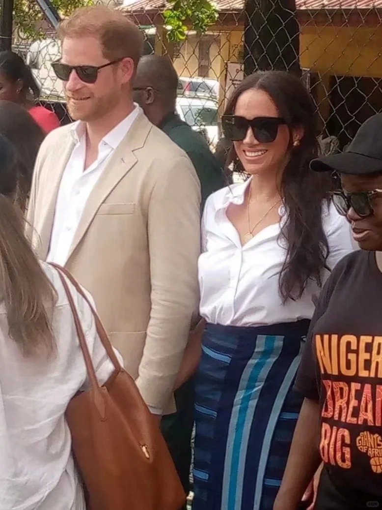 穿粗布裙子的梅根，怎么样?