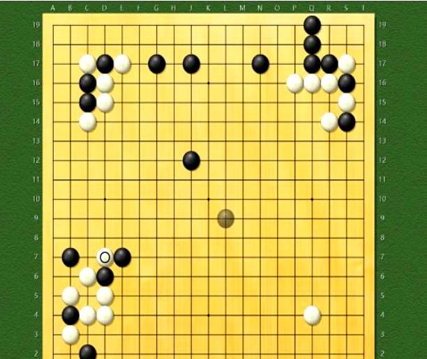 下了40年围棋的老棋迷，现在居然不跟人对局了。
网上遛狗作弊的太多，闹心得很，