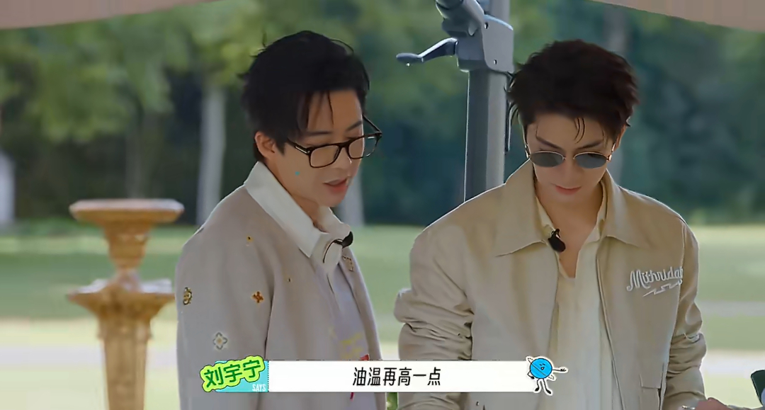 谁不想被刘宇宁教学做菜下厨时从容熟练，教人做菜耐心十足，全程温和有耐心，没有丝毫