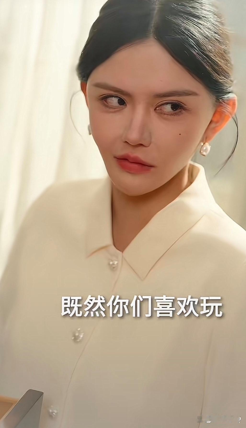 韩安冉自拍照VS短剧里的韩安冉，简直判若两人 
