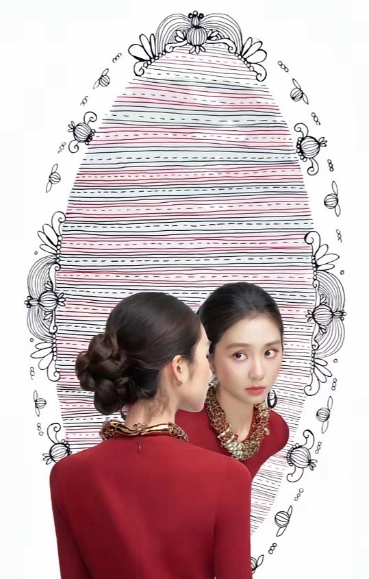 黄多多不止昨天的表情很奇怪，她设计的作品也很奇怪。她昨天为vogue大秀设计了几