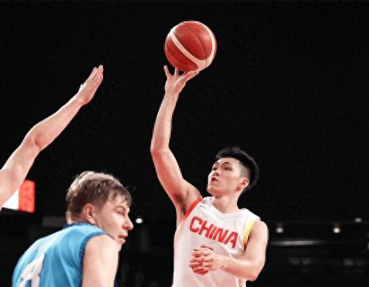 狂胜38分！中国男篮vs哈萨克斯坦，6人得分上双，廖三宁正负值+34