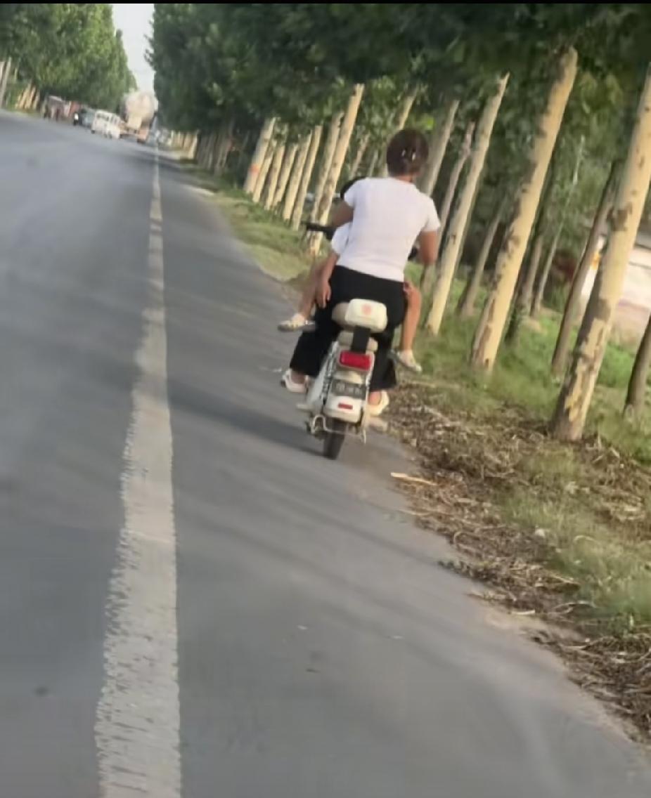我们为什么要托举孩子？
真正的目的是，让自己的晚年过得更幸福，让孩子的谋生之路更