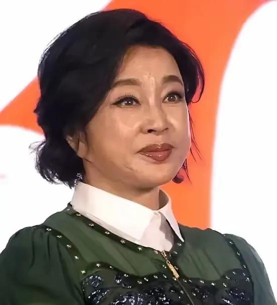70多岁的老太太都不折腾感情的事了，为什么刘晓庆就停不下来？对于绝大多数的奔八老