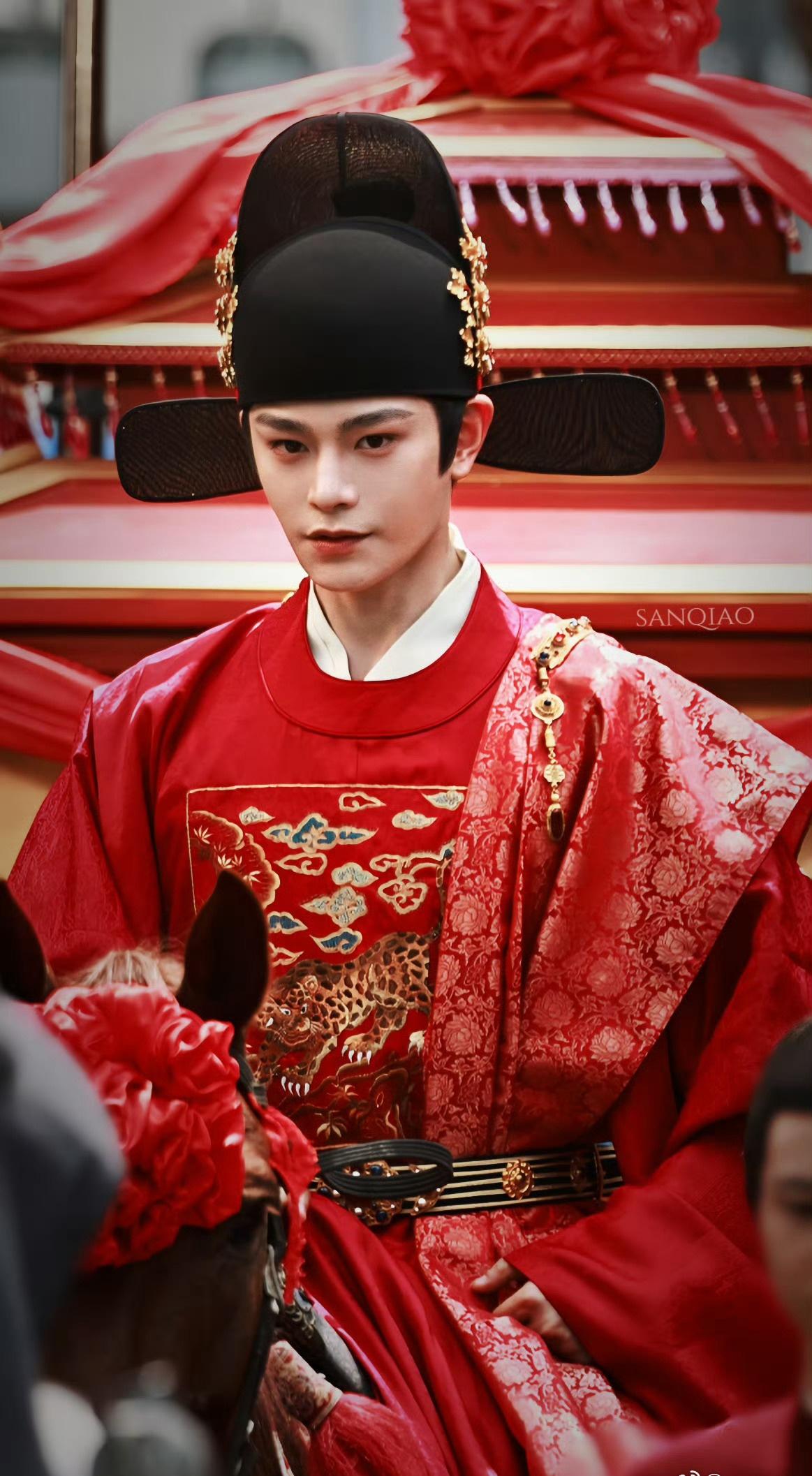 dyx 丁禹兮赵凌 

因为眼里有光的人 我相信 比起外面的流言蜚语 我只看到我