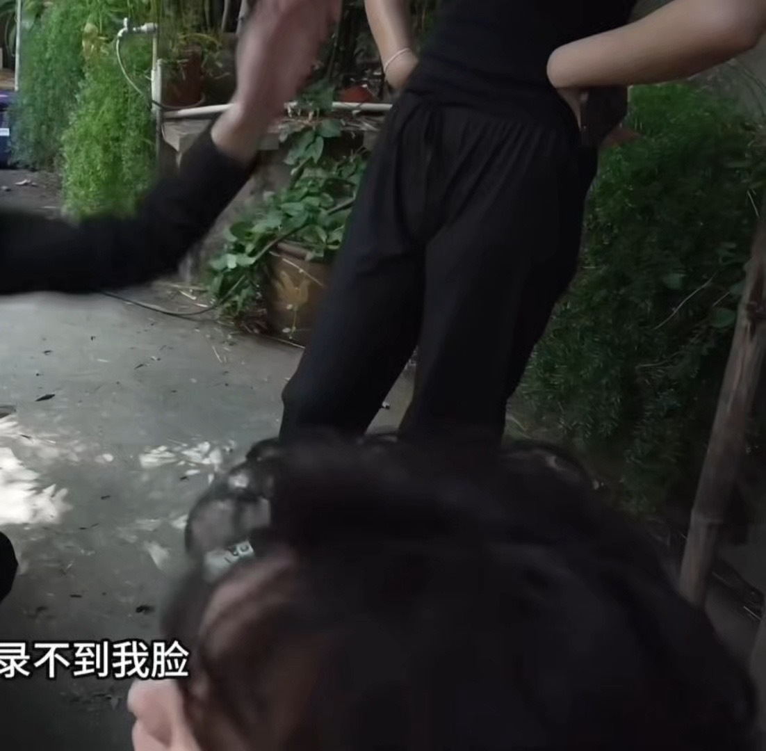 我拳头硬了....[微笑][微笑][微笑][微笑][微笑] 多少次了...？太欺
