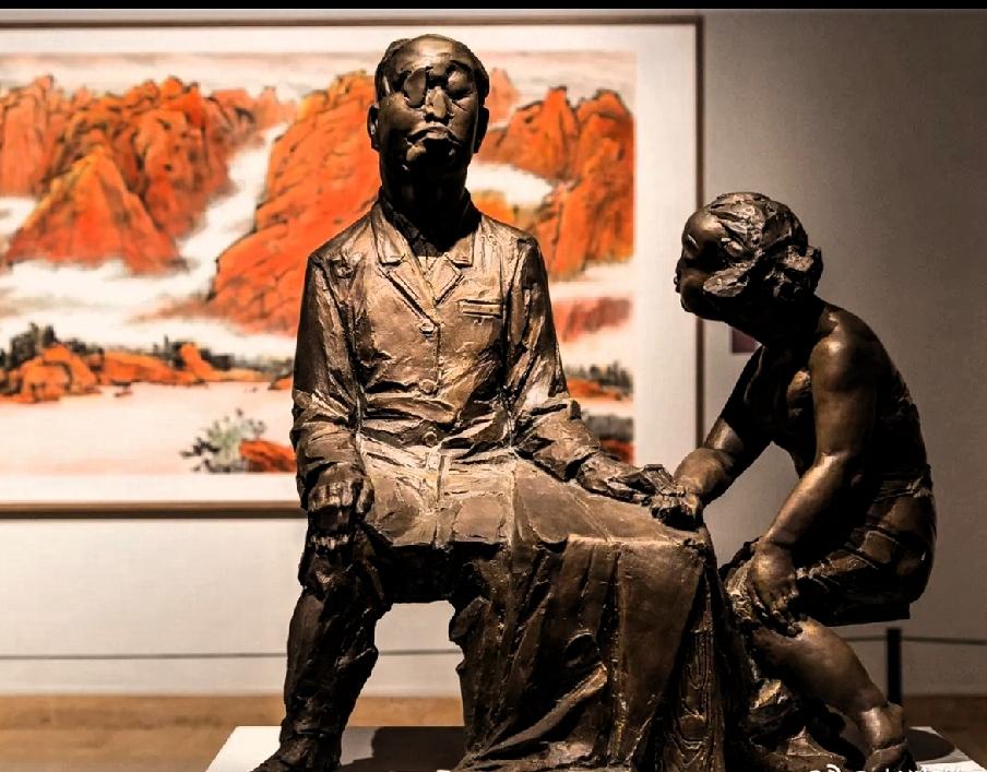 这种雕像想表达什么呢？
在中国美术馆看见的这个作品，
蓄意及恶意带偏审美，将审美