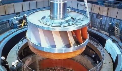 中国“人造太阳”一旦点亮，美国11艘航母舰队，将在24小时内，被激光武器“烧成废