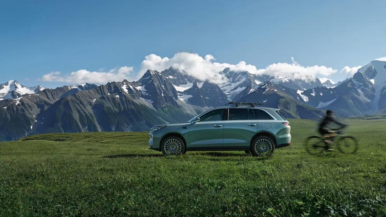 少了个座椅，便宜9-11万？魏牌V8X比V9X真的真值？

8月14日魏牌V8X