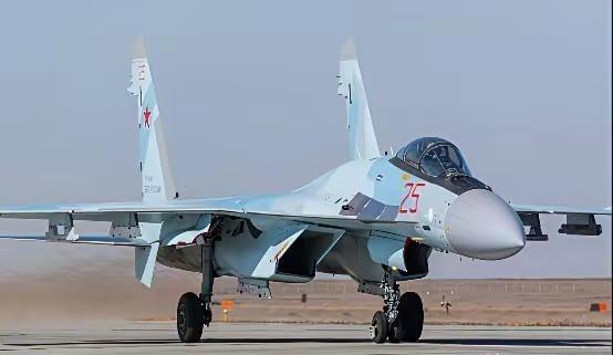 伊朗终于拿到新战机了！不是网上传的48架，是首批16架，其中12架已经停在伊朗的