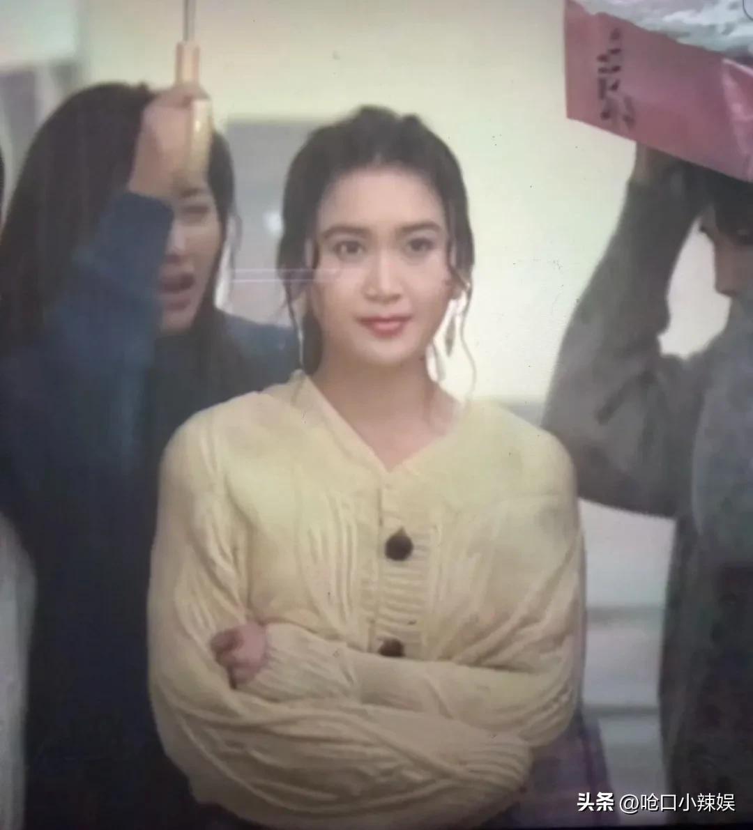 温碧霞年轻时真妖艳！她天生媚骨

那不经意的抬眸，将女人的柔媚娇憨体现得淋漓尽致