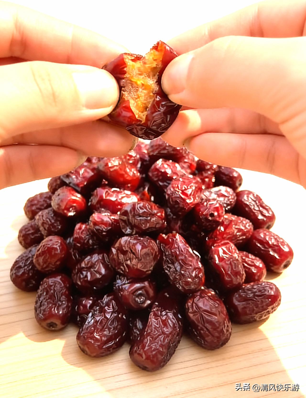 今天炒枣又爆单了，都是回头客，有些人说不会做电商，其实电商和线下一个道理，只要品