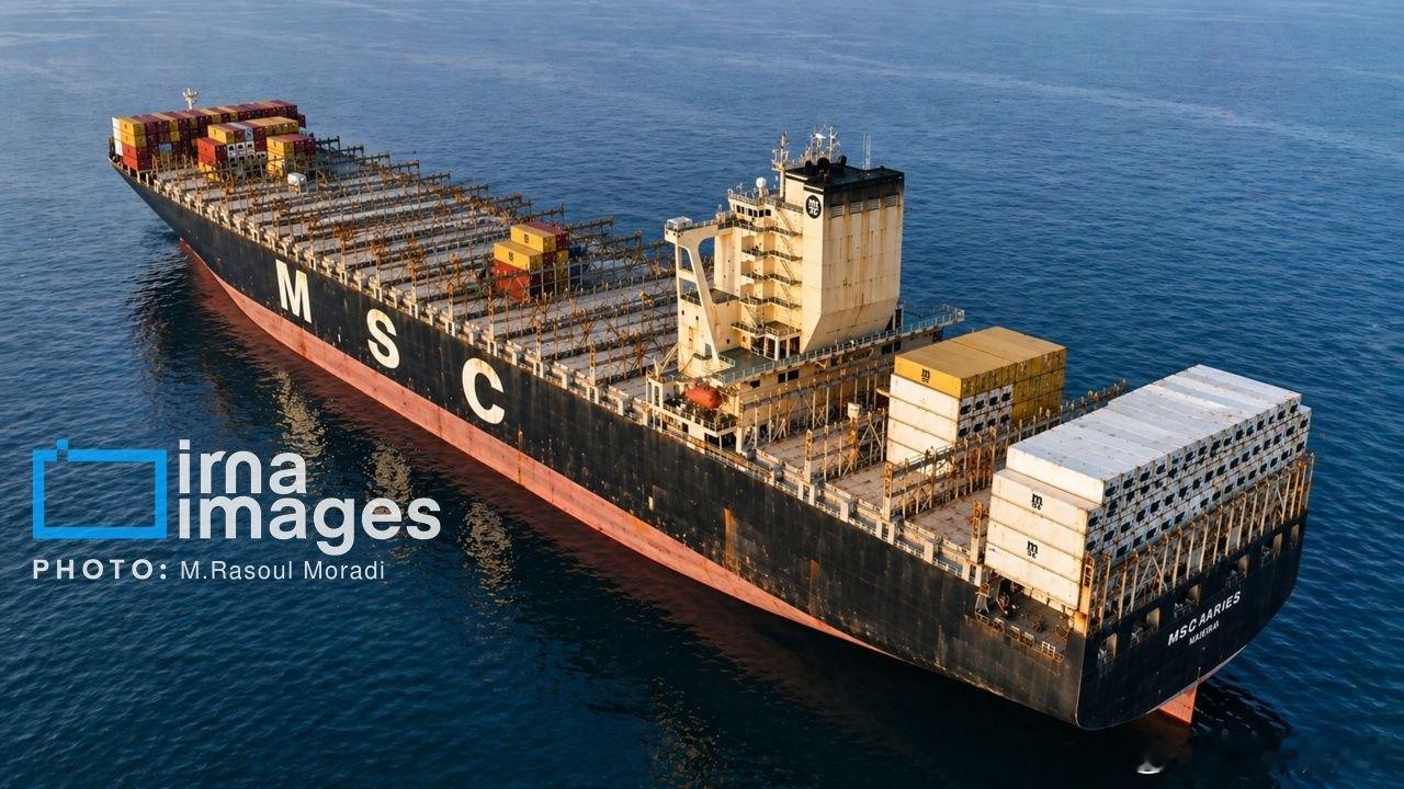 伊朗官方公布了再霍尔木兹海峡扣押两艘以色列集装箱货轮的相关画面。伊朗伊斯兰共和国