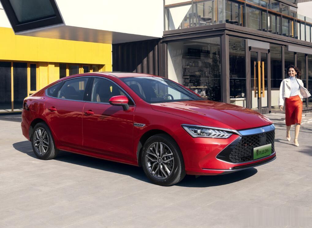 比亚迪秦PLUS的6月投诉量是90起，在6月紧凑型轿车投诉排行榜当中，排在第一名