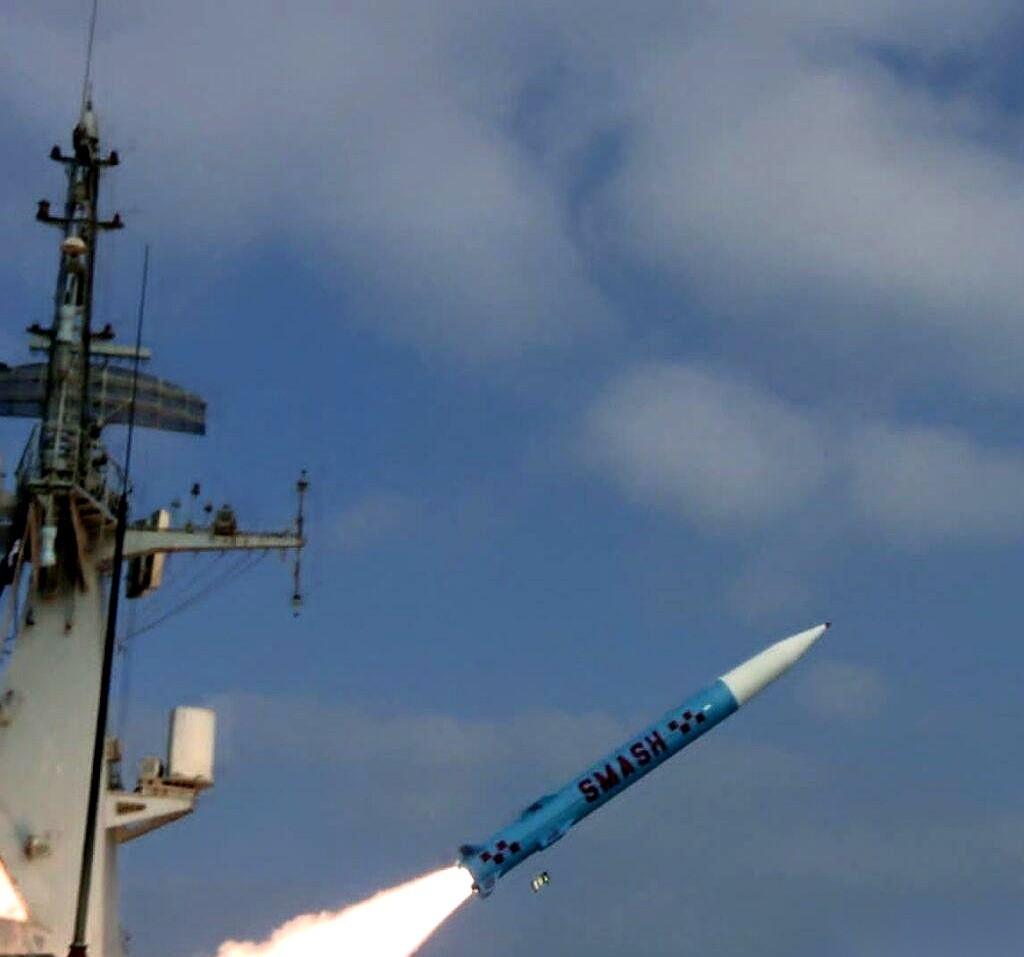 巴基斯坦手里那款叫“SMASH”的反舰弹道导弹，最近刚完成了第三次海上试射，靶标