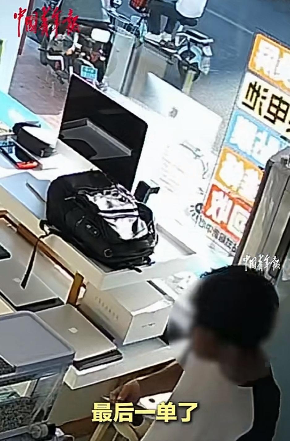 暖心了！河北唐山，一小伙趁暑期送外卖打工锻炼自己，而当其送完最后一单时，就和收货