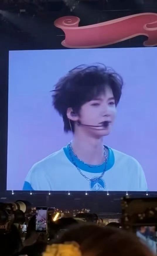 今天张奕然见面会大屏生图状态 