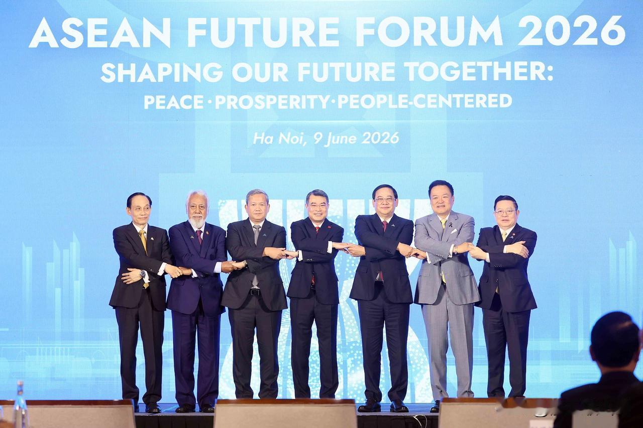 老公开会，夫人比美。泰国、老挝、柬埔寨和东帝汶四国总理赴越南河内出席东盟未来论坛